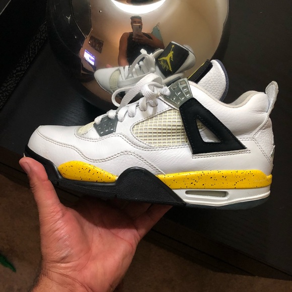 white and yellow 4s